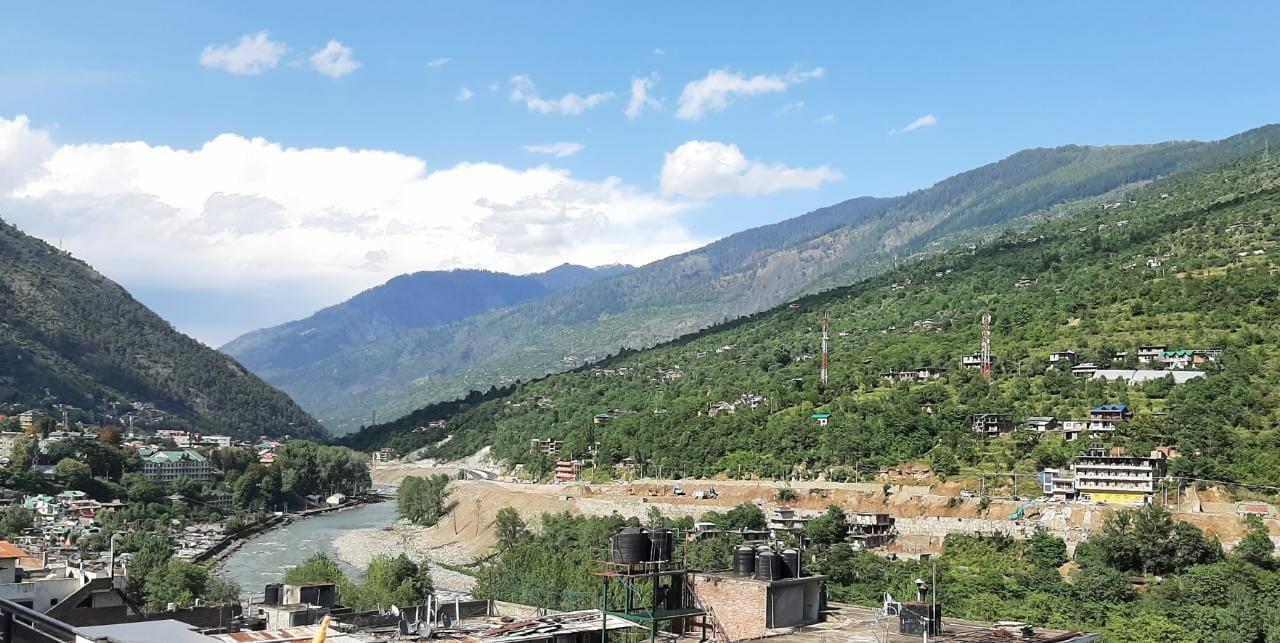 Scenic view of Parvati valley in Kulu